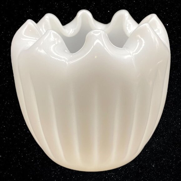 Vintage Fenton White Milk Glass Pinched Rose Vase Bowl 4”T 4.5”W - Picture 1 of 9